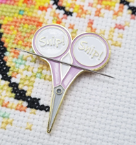 Meloca needle minders